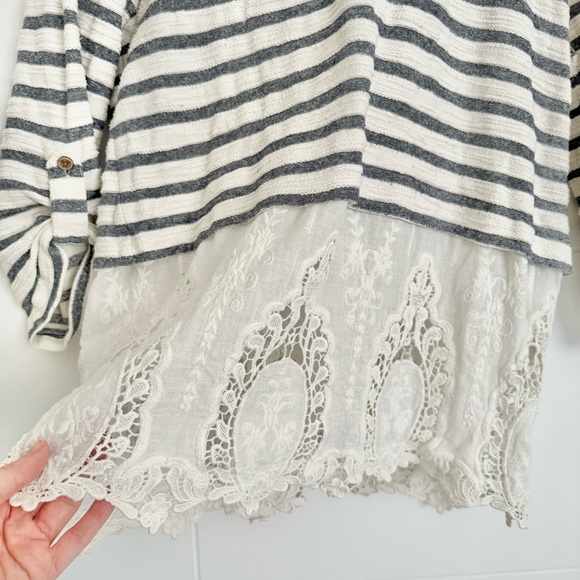 Cute stripe and crochet top - Picture 3 of 4